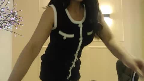 My name is Catalina. Please say hello I like to chat with you. If you have requests please use tip online show from 02-03-25, 09:18