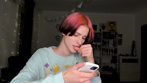 kira online show from 12-17-25, 04:35