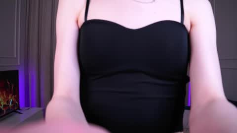 Snapshot of sweet_reverie chatting on 03-09-25, 03:49 Vanessa online show from 03-09-25, 03:49