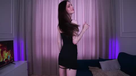 Snapshot of sweet_reverie chatting on 03-10-25, 10:59 Vanessa online show from 03-10-25, 10:59