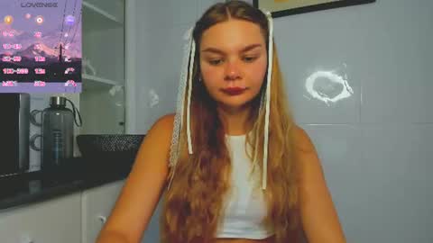 Snapshot of sweet_sabriina chatting on 06-20-26, 06:38 Sabina online show from 06-20-26, 06:38