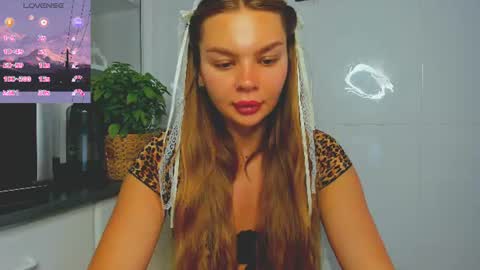 Snapshot of sweet_sabriina chatting on 06-27-26, 06:40 Sabina online show from 06-27-26, 06:40