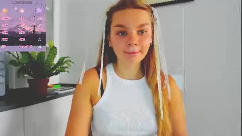 Snapshot of sweet_sabriina chatting on 07-16-26, 06:30 Sabina online show from 07-16-26, 06:30