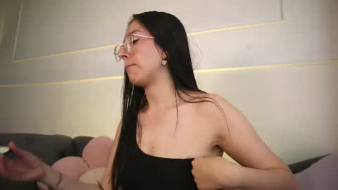 Snapshot of sweet_sammy_7 chatting on 06-19-26, 08:01 Sammy Lauren online show from 06-19-26, 08:01