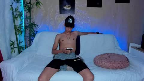 Start 18 year  Noa 19 year online show from 02-18-25, 10:58