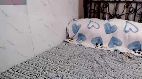 Snapshot of sweet_sirenxx chatting on 04-22-26, 07:33 Leah online show from 04-22-26, 07:33
