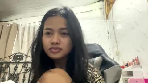 Snapshot of sweet_sirenxx chatting on 04-29-26, 02:10 Leah online show from 04-29-26, 02:10