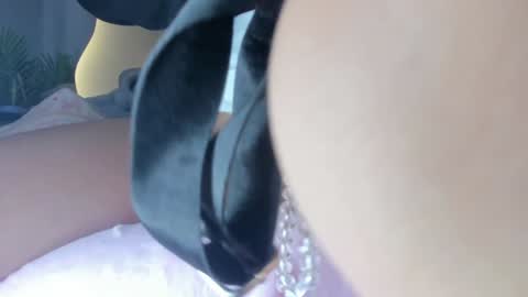 Snapshot of sweet_skiinny chatting on 10-21-25, 12:39 Adeline online show from 10-21-25, 12:39