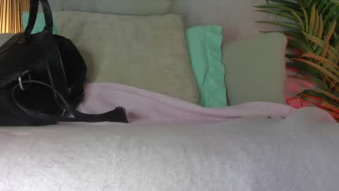 Snapshot of sweet_skiinny chatting on 10-28-25, 12:41 Adeline online show from 10-28-25, 12:41