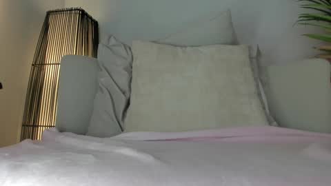 Snapshot of sweet_skiinny chatting on 11-21-25, 05:00 Adeline online show from 11-21-25, 05:00