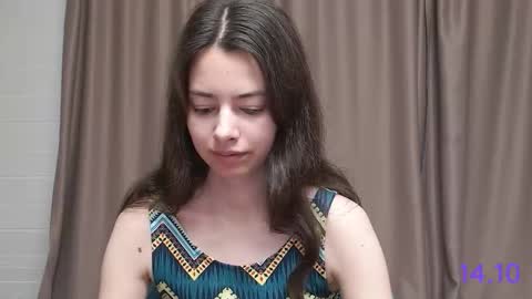 Snapshot of sweet_sweet_angel chatting on 10-14-25, 09:43 Angel online show from 10-14-25, 09:43