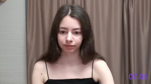 Snapshot of sweet_sweet_angel chatting on 05-07-26, 09:25 Angel online show from 05-07-26, 09:25