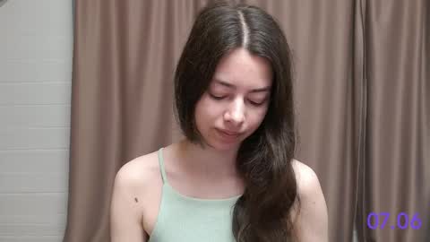 Snapshot of sweet_sweet_angel chatting on 06-07-26, 08:40 Angel online show from 06-07-26, 08:40