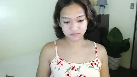 Snapshot of sweet_tenshi chatting on 09-27-25, 05:18 tenshi online show from 09-27-25, 05:18