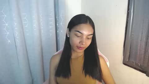 Snapshot of sweet_trishaxx chatting on 10-08-25, 10:57 Trisha online show from 10-08-25, 10:57