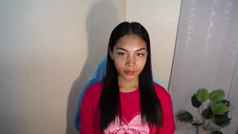 Snapshot of sweet_trishaxx chatting on 12-17-25, 09:10 Trisha online show from 12-17-25, 09:10