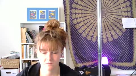 Heidi Brenner - Please check bio for schedule  FAQ online show from 02-11-25, 03:08