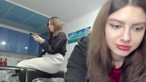 sweet_violetti online show from 02-15-25, 04:45
