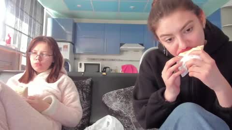sweet_violetti online show from 02-20-25, 10:59