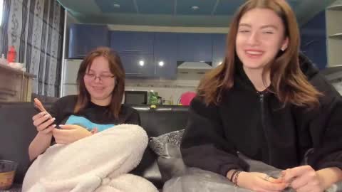 sweet_violetti online show from 02-20-25, 02:13