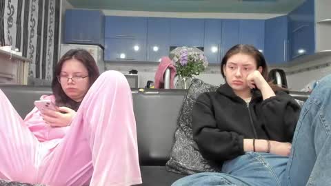 sweet_violetti online show from 03-10-25, 05:07