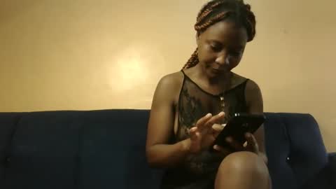 Snapshot of sweet_zella chatting on 05-17-26, 01:29 zellate online show from 05-17-26, 01:29