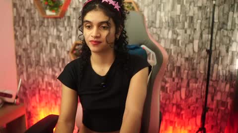 Snapshot of sweetbonii chatting on 04-18-26, 05:06 Salom independent model online show from 04-18-26, 05:06