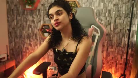 Snapshot of sweetbonii chatting on 04-29-26, 08:37 Salom independent model online show from 04-29-26, 08:37