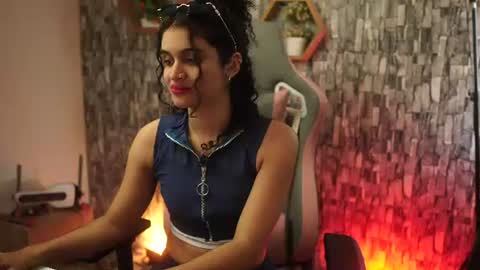 Snapshot of sweetbonii chatting on 06-21-26, 08:44 Salom independent model online show from 06-21-26, 08:44