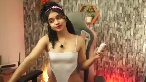 Snapshot of sweetbonii chatting on 06-26-26, 07:40 Salom independent model online show from 06-26-26, 07:40