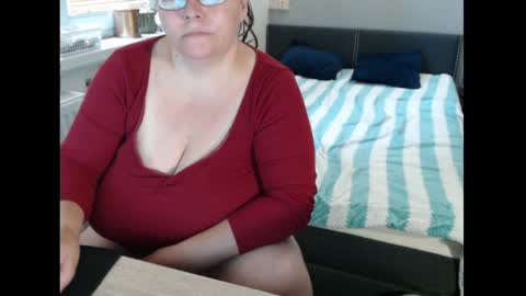 Snapshot of sweetboobs85h chatting on 07-01-26, 02:29 Sweetboobs85h online show from 07-01-26, 02:29