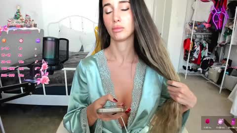 Snapshot of sweetbuttocks chatting on 01-12-25, 08:14 Anna online show from 01-12-25, 08:14