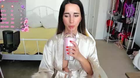 Snapshot of sweetbuttocks chatting on 02-15-25, 06:23 Anna online show from 02-15-25, 06:23