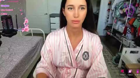 Snapshot of sweetbuttocks chatting on 09-11-25, 05:13 Anna online show from 09-11-25, 05:13