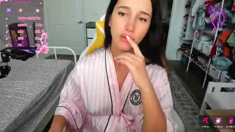 Snapshot of sweetbuttocks chatting on 09-12-25, 06:41 Anna online show from 09-12-25, 06:41