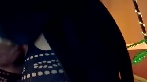 Snapshot of sweetcarimilla83 chatting on 06-03-26, 07:22 Jillian online show from 06-03-26, 07:22