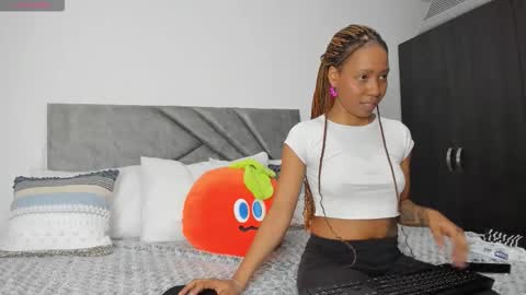 Snapshot of sweetcocoaa chatting on 10-29-25, 07:48 Tell me Salome online show from 10-29-25, 07:48