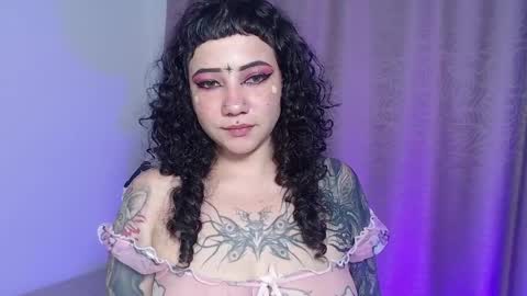 Snapshot of sweetcrime chatting on 05-25-26, 08:42 Independent model online show from 05-25-26, 08:42