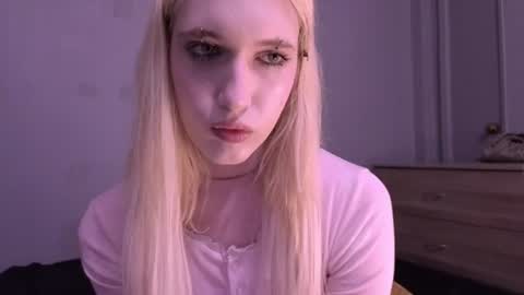 sweetcrystalll online show from 06-27-26, 08:47