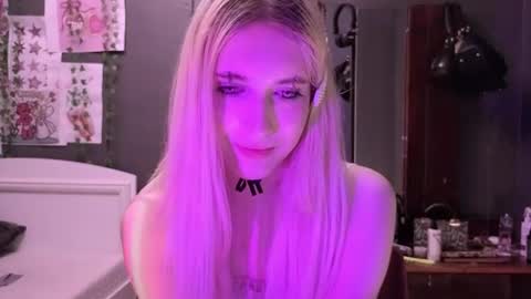 sweetcrystalll online show from 07-10-26, 08:22