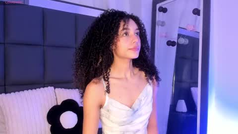 Snapshot of sweetcurly1 chatting on 09-25-25, 11:25 M I A online show from 09-25-25, 11:25