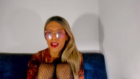 Snapshot of sweetdesaire chatting on 10-21-25, 11:44 Amelia online show from 10-21-25, 11:44