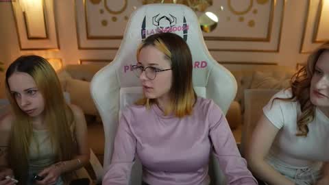 Amelia online show from 10-05-25, 10:24