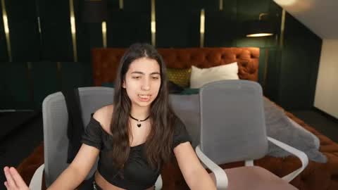 Snapshot of sweetdesiree_ chatting on 04-18-26, 10:19 Amelia online show from 04-18-26, 10:19