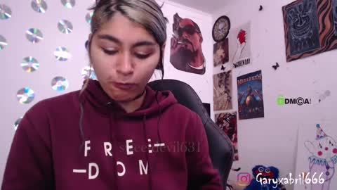 Snapshot of sweetdevil631 chatting on 02-19-25, 02:55 Abril online show from 02-19-25, 02:55