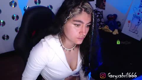 Snapshot of sweetdevil631 chatting on 02-20-25, 02:46 Abril online show from 02-20-25, 02:46