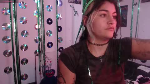 Snapshot of sweetdevil631 chatting on 09-29-25, 04:12 Abril online show from 09-29-25, 04:12