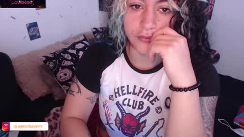 Snapshot of sweetdevil631 chatting on 11-13-25, 01:54 Abril online show from 11-13-25, 01:54