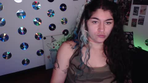 Snapshot of sweetdevil631 chatting on 11-14-25, 03:22 Abril online show from 11-14-25, 03:22