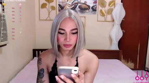 Snapshot of sweeteverdeen chatting on 09-17-25, 05:20 sweetkatniss online show from 09-17-25, 05:20